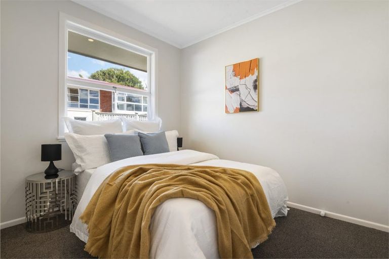 Photo of property in 1/5 Onepoto Road, Hauraki, Auckland, 0622