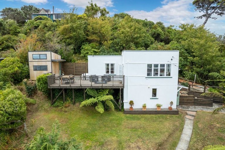 Photo of property in 25 Singers Road, Korokoro, Lower Hutt, 5012