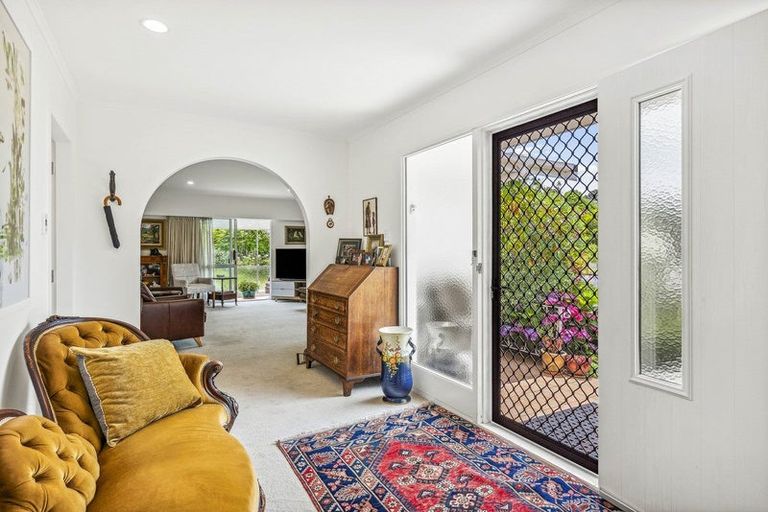 Photo of property in 2 Rewarewa Crescent, Waikanae, 5036