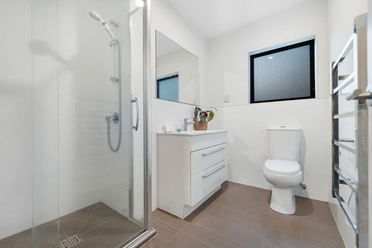 Photo of property in 2 Greville Road, Pinehill, Auckland, 0630