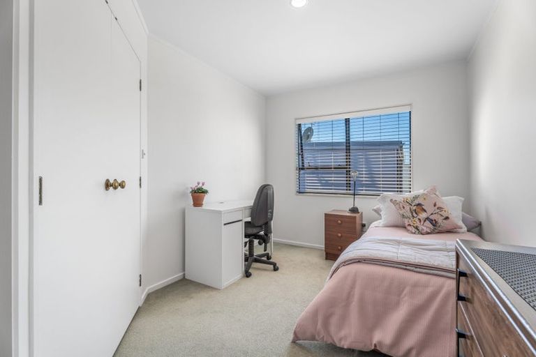 Photo of property in 2/71 Potter Avenue, Northcote, Auckland, 0627