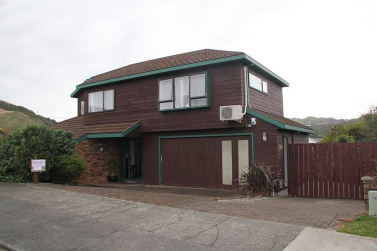 Photo of property in 32 Burbank Crescent, Churton Park, Wellington, 6037