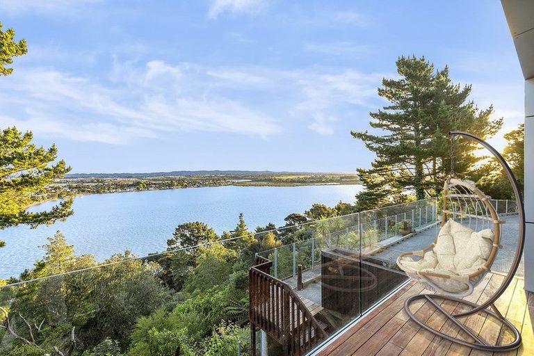 Photo of property in 19 Buckleys Track, Paremoremo, Auckland, 0632