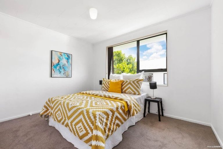 Photo of property in 3 Ebony Place, Massey, Auckland, 0614