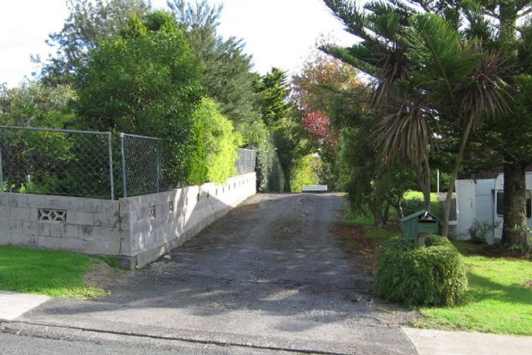 Photo of property in 2 Kelvin Crescent, Te Atatu Peninsula, Auckland, 0610