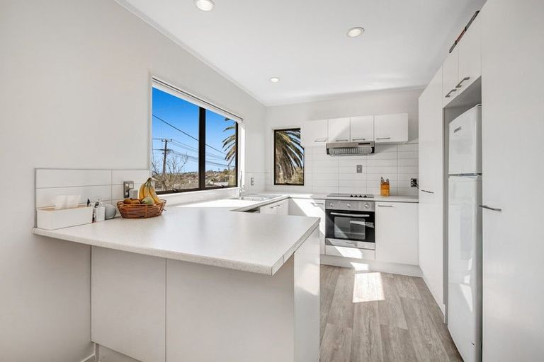 Photo of property in 13 Red Beach Road, Red Beach, 0932