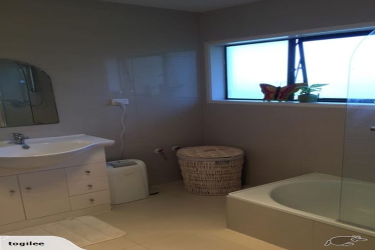 Photo of property in 2/94 Glamorgan Drive, Torbay, Auckland, 0630