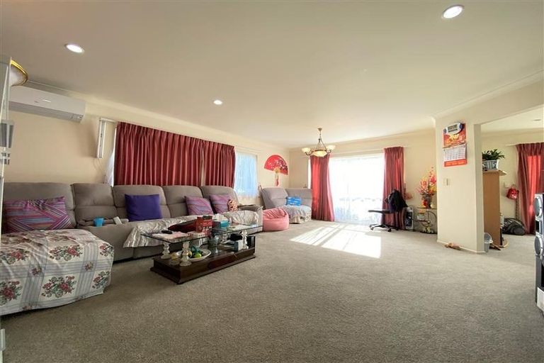 Photo of property in 2 Duntrune Road, Flat Bush, Auckland, 2016