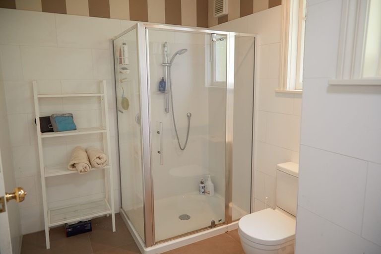 Photo of property in 53 Garden Road, Northland, Wellington, 6012