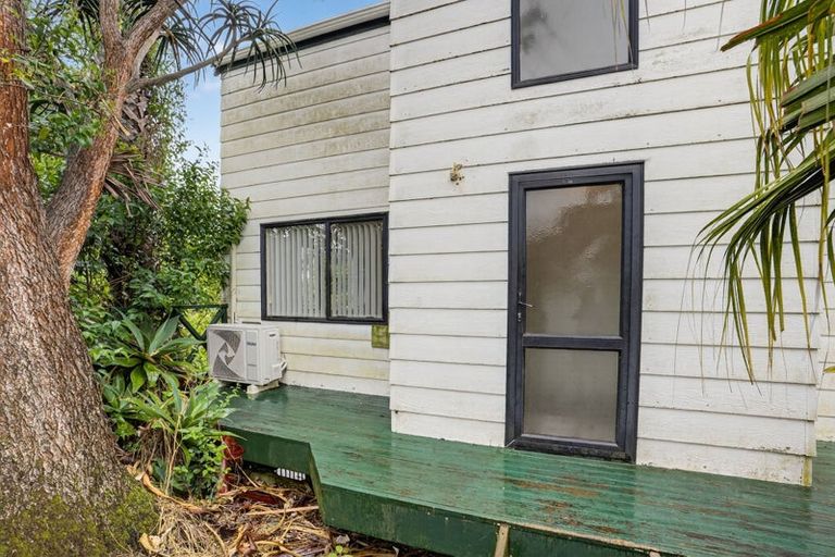 Photo of property in 23/24 Beswick Place, Birkdale, Auckland, 0626