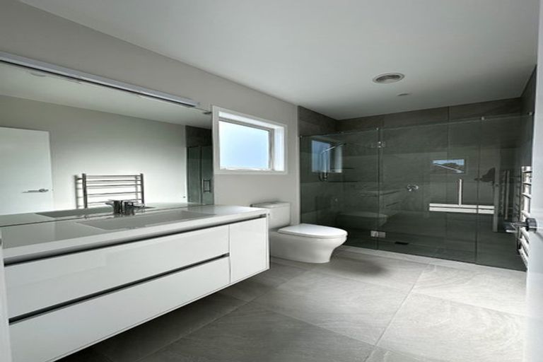 Photo of property in 10 George Yee Place, Taradale, 4112