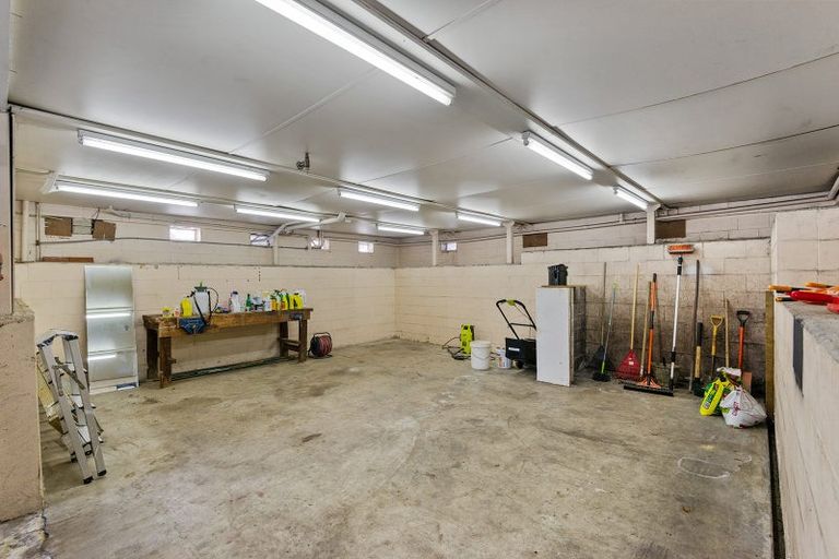 Photo of property in 8 Elwyn Crescent, Green Island, Dunedin, 9018