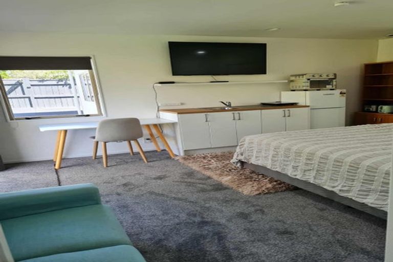 Photo of property in 28 Arataki Road, Havelock North, 4130