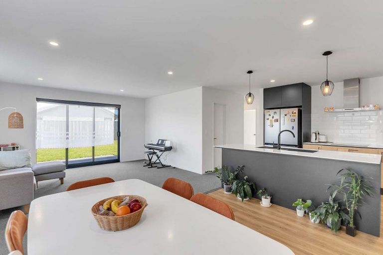 Photo of property in 40 Eileen Way, Rolleston, 7615