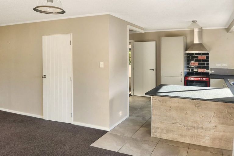 Photo of property in 16 Crystal Grove, Birchville, Upper Hutt, 5018