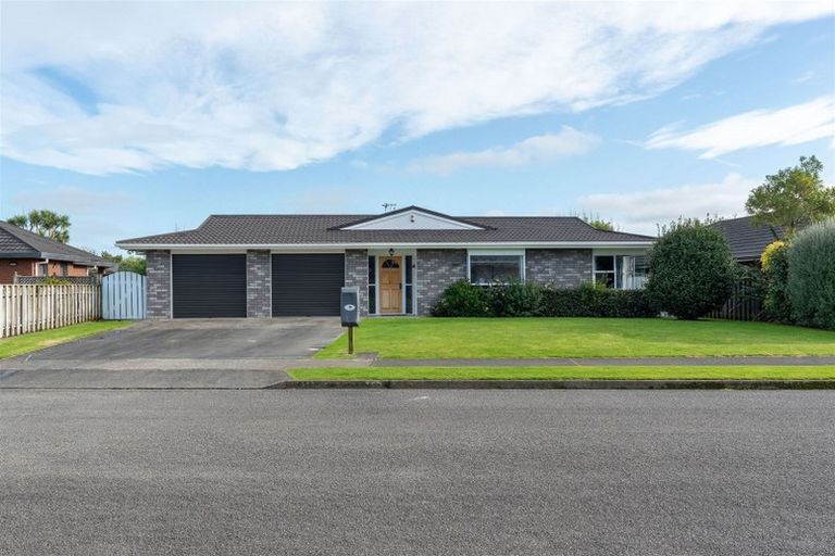 Photo of property in 16 Easton Way, Levin, 5510