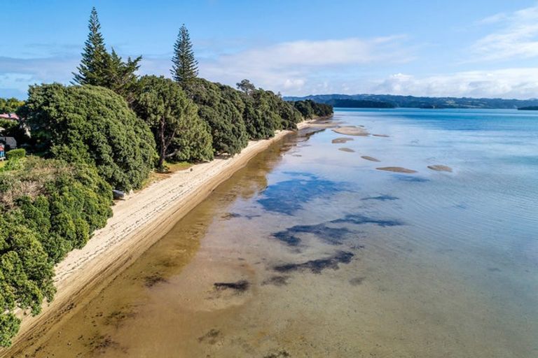 Photo of property in 55 Te Taniwha Road, One Tree Point, 0118