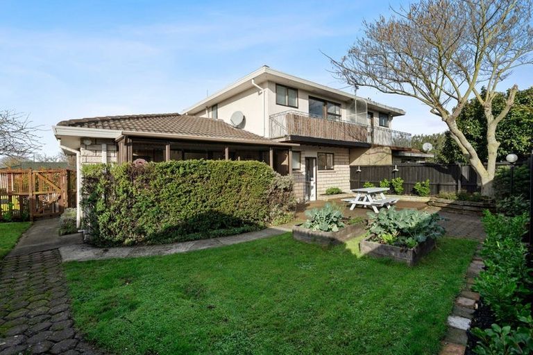 Photo of property in 1a James Condon Place, Redwood, Christchurch, 8051