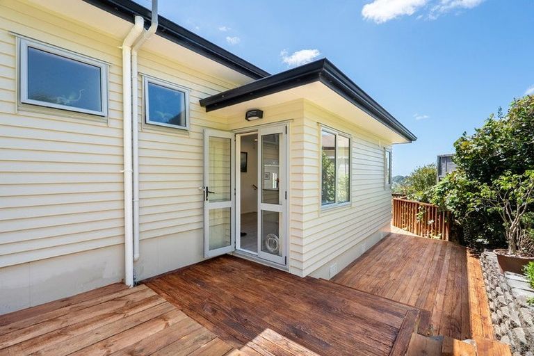 Photo of property in 60a Topliss Drive, Northcross, Auckland, 0632