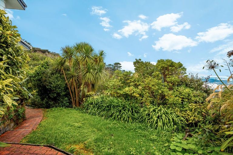 Photo of property in 4 Flint Way, Northland, Wellington, 6012