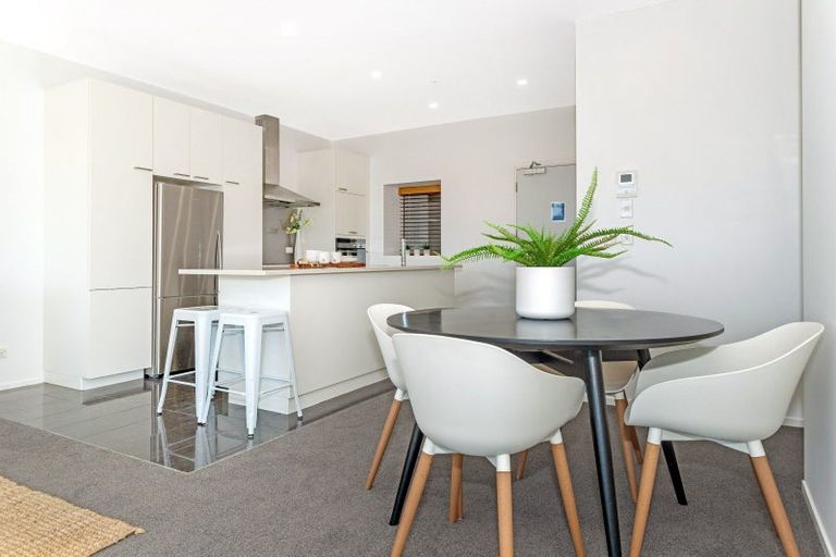 Photo of property in Marina View Apartments, 305/4 Reads Quay, Gisborne, 4010