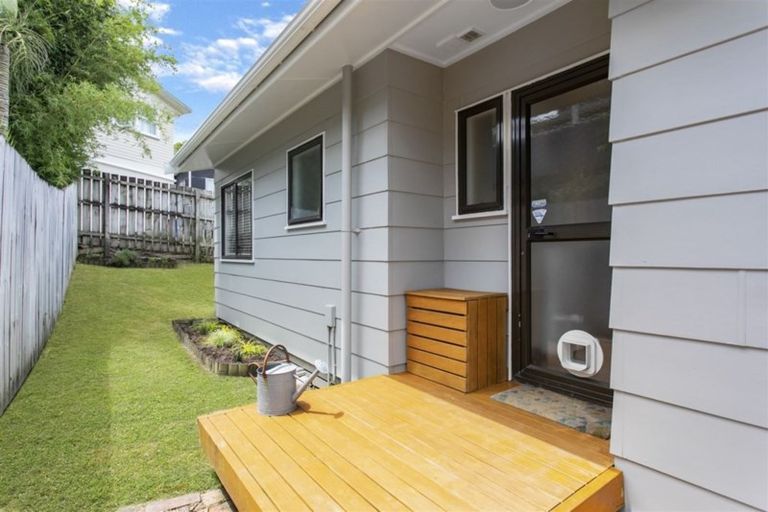 Photo of property in 10 Oreil Avenue, West Harbour, Auckland, 0618
