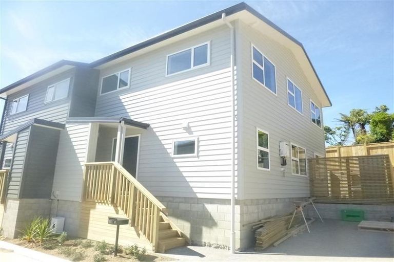 Photo of property in 20u8 Glanmire Road, Newlands, Wellington, 6037