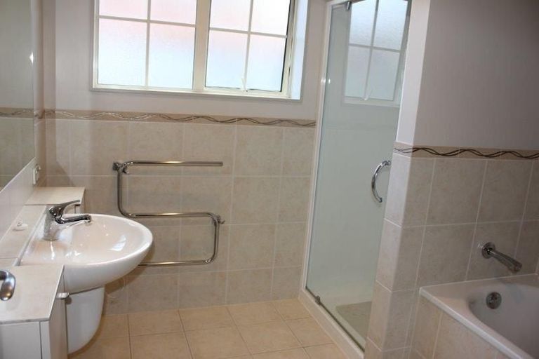 Photo of property in 2 Walton Street, Red Beach, 0932