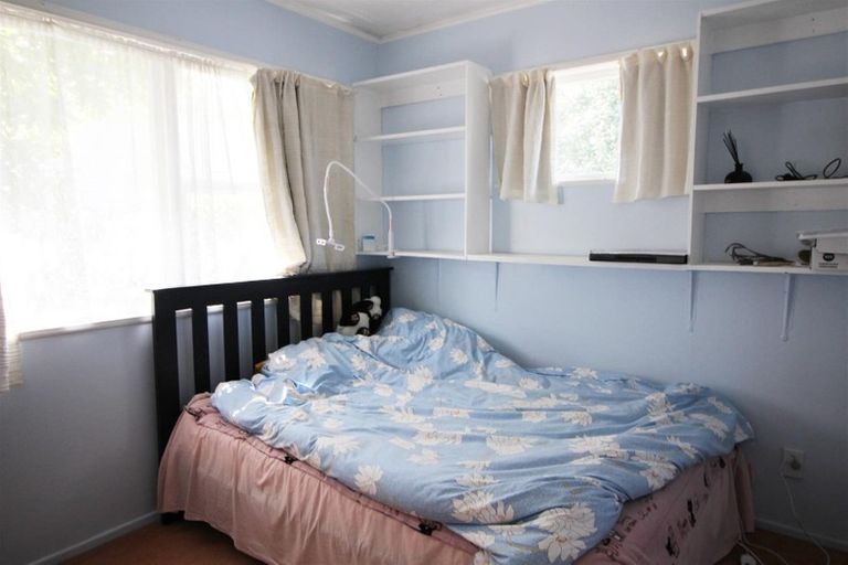 Photo of property in 17 Rimutaka Place, Titirangi, Auckland, 0604