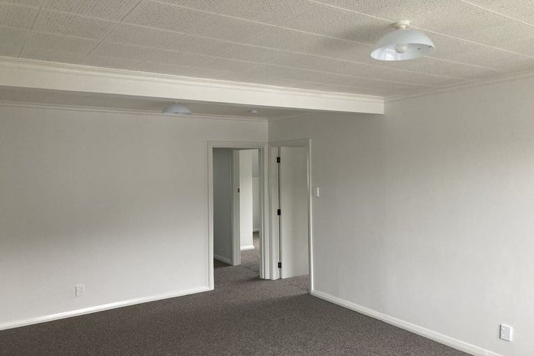 Photo of property in 87 Queens Drive, Lyall Bay, Wellington, 6022