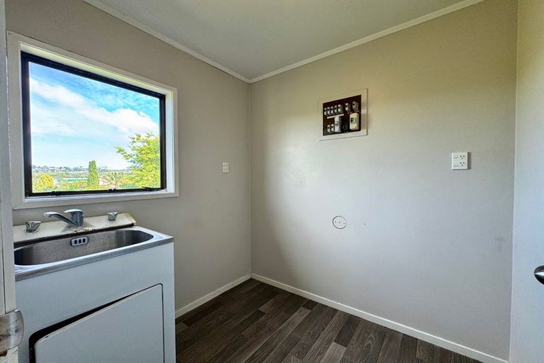 Photo of property in 21 Oreil Avenue, West Harbour, Auckland, 0618