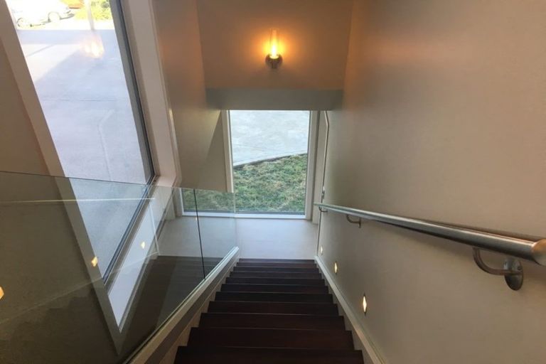 Photo of property in 58 Tamworth Crescent, Newlands, Wellington, 6037