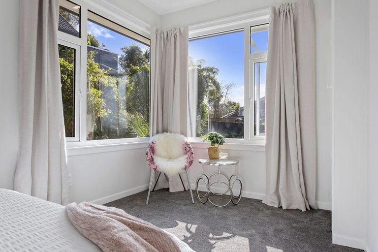 Photo of property in 2 Fairmount Road, Titirangi, Auckland, 0604