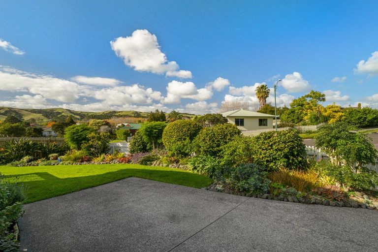Photo of property in 2 Kassa Rise, Helensville, 0800