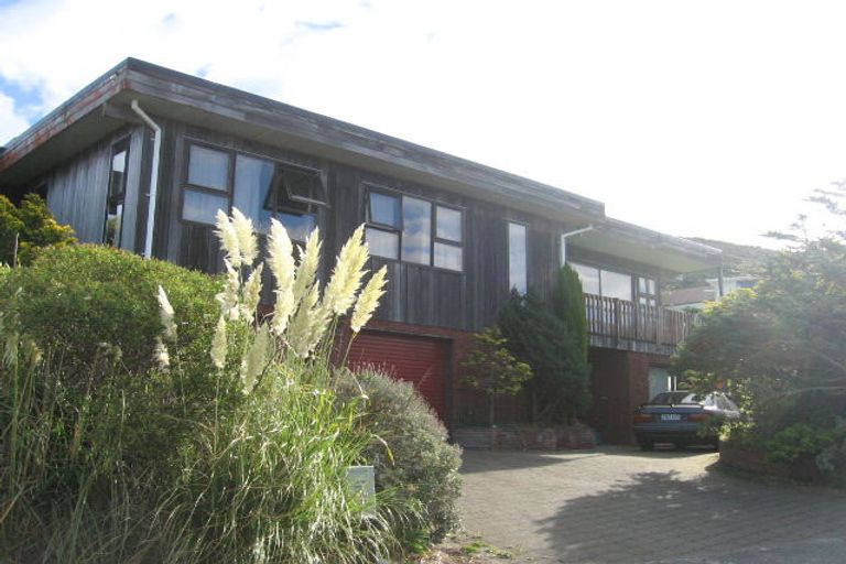 Photo of property in 68 Thurleigh Grove, Karori, Wellington, 6012