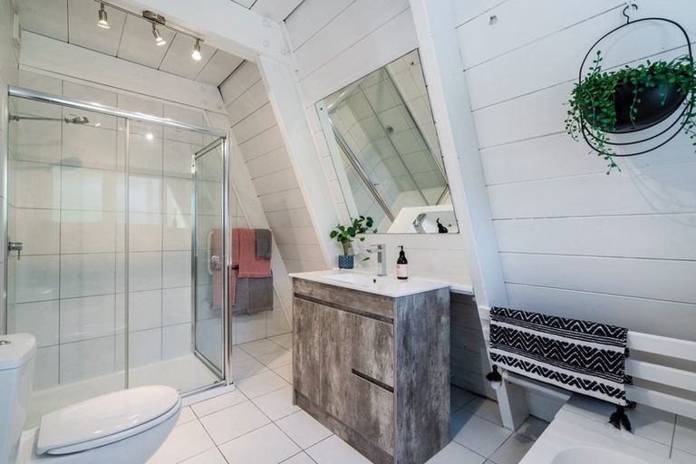 Photo of property in 4 Glenbush Place, Birkenhead, Auckland, 0626