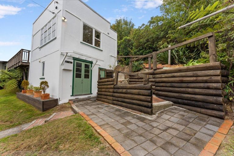 Photo of property in 25 Singers Road, Korokoro, Lower Hutt, 5012