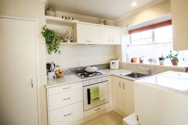 Photo of property in 1a Huata Place, West End, Palmerston North, 4412