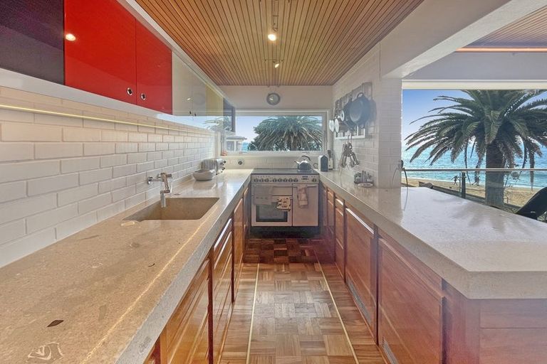 Photo of property in Seaview Apartments, 5/64 Milford Road, Milford, Auckland, 0620