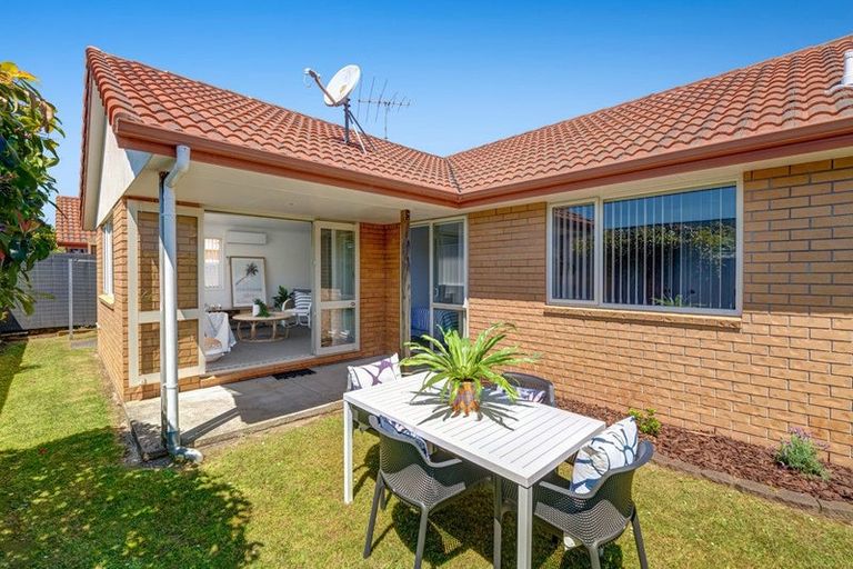 Photo of property in 8/262 Centreway Road, Orewa, 0931