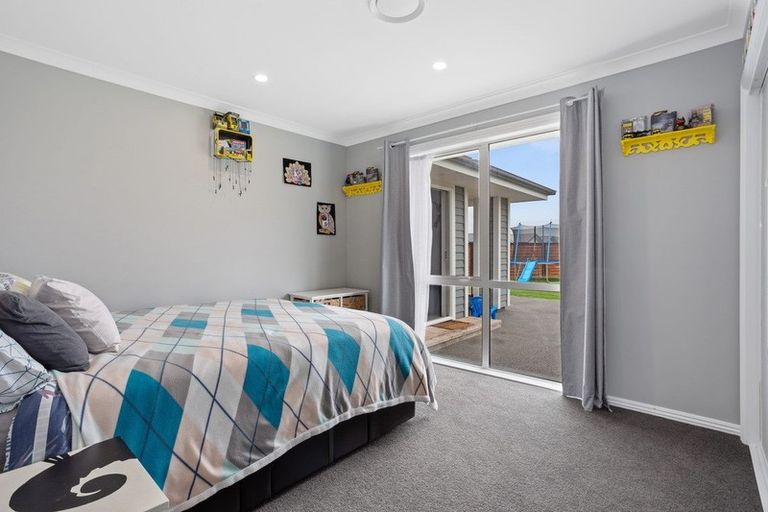 Photo of property in 35 Koura Drive, Rangiora, 7400