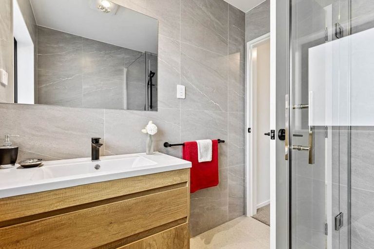 Photo of property in 67b Tiroroa Avenue, Te Atatu South, Auckland, 0610