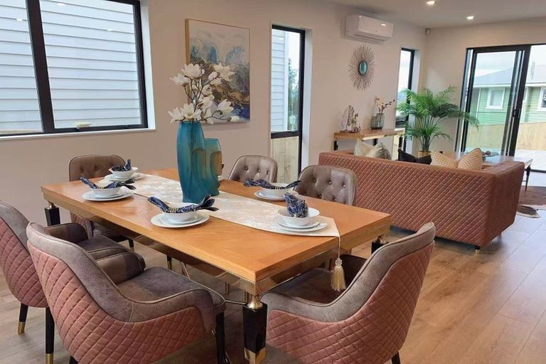 Photo of property in 142a Luckens Road, West Harbour, Auckland, 0618