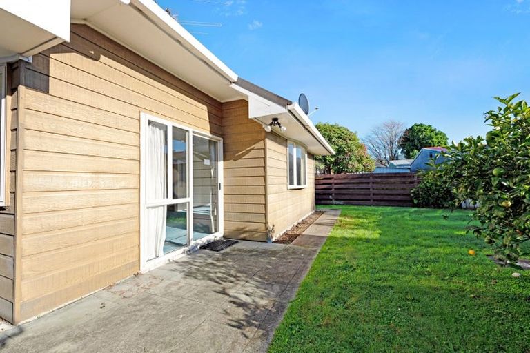 Photo of property in 2/13 Derwent Lee Grove, Epuni, Lower Hutt, 5011