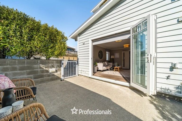 Photo of property in 14 Ronald Scott Grove, Riverstone Terraces, Upper Hutt, 5018