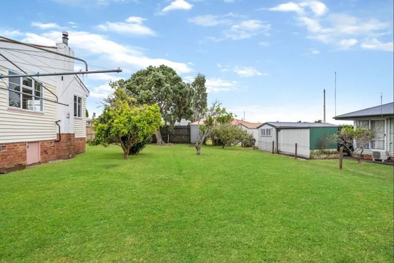 Photo of property in 16 Hooks Road, Manurewa, Auckland, 2102