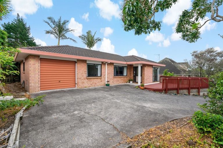 Photo of property in 8 Skybird Place, Glen Eden, Auckland, 0602