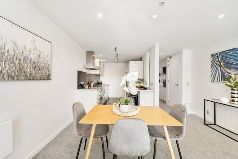 Photo of property in Portal Apartments, 6a/42 Cable Street, Te Aro, Wellington, 6011