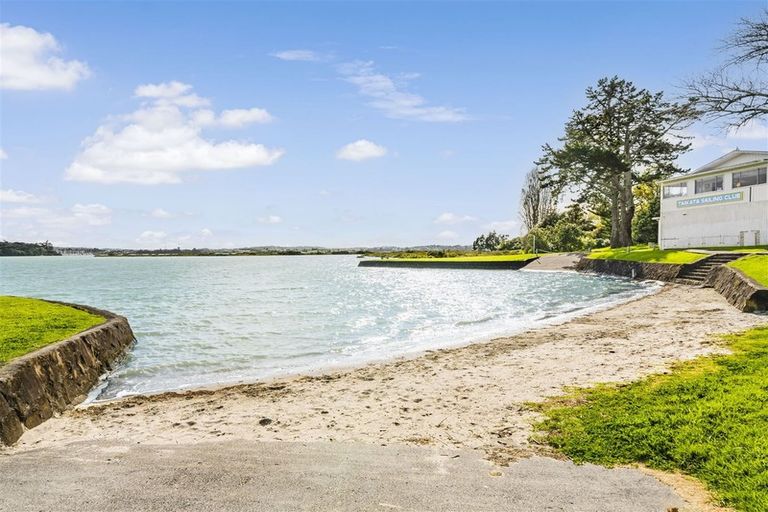 Photo of property in 12b Chapman Road, Te Atatu Peninsula, Auckland, 0610
