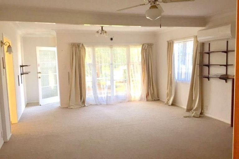 Photo of property in 24 Taikata Road, Te Atatu Peninsula, Auckland, 0610